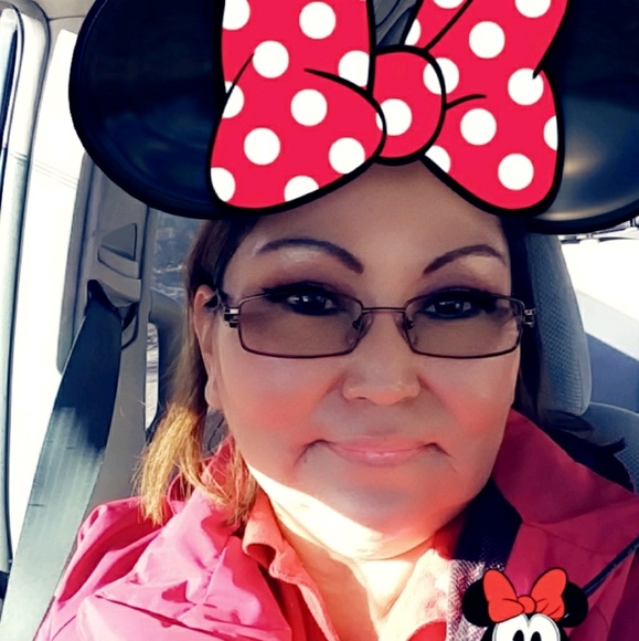 Meet your Posher, Julie - Picture 1 of 1